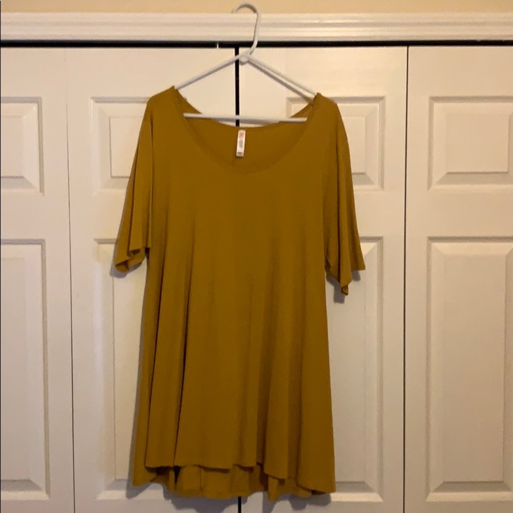 ••• LuLaRoe Perfect T 2XL •••
